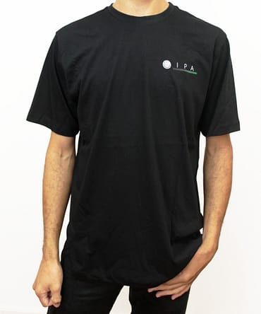 Camiseta preta da Ambev - Inclusão com a estampa "IPA"