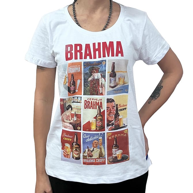 Baby Look com logo escrito Brahma e estampas de imãs com ilustrações de chopp da marca.