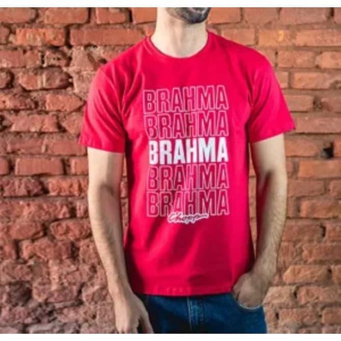 Camiseta vermelha com o logo escrito "Brahma Choop" estampado.